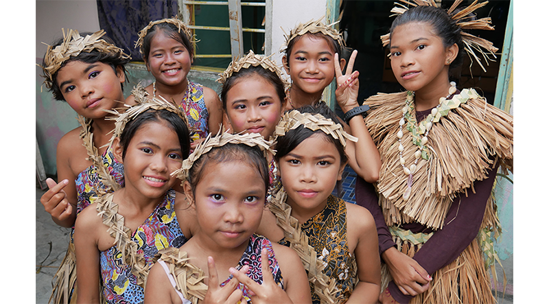 Orang Seletar girls in traditional wear, which include a handwoven tajak (headdress), 2019. Nowadays, the traditional attire is worn for performances during special occasions such as weddings and designated special days like the International Day of the World’s Indigenous Peoples. Photo courtesy of Jefree bin Salim.